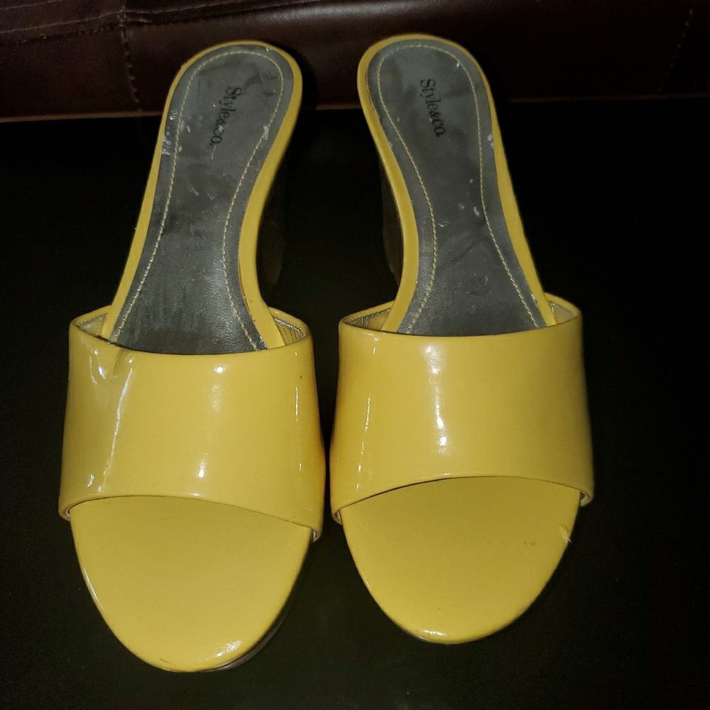 Yellow wedge